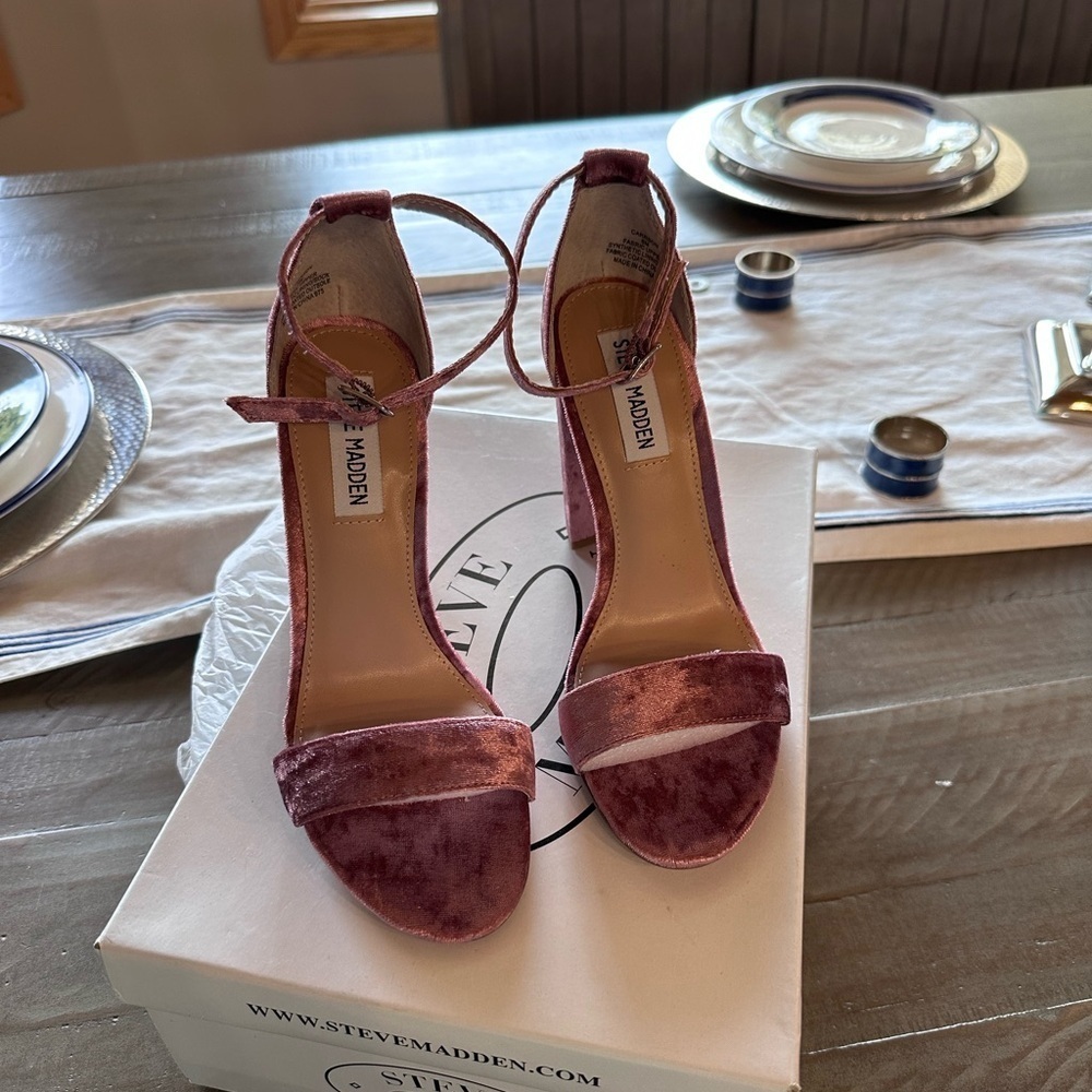 NWB Carson pink velvet 4in heel size 6 - Picture 2 of 12